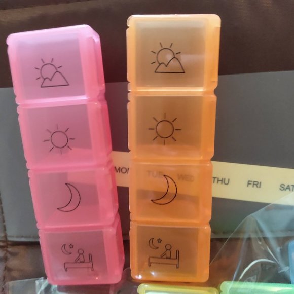 Vitamin Pill Caddy 7 Day in Travel Case Never Used - Picture 3 of 5